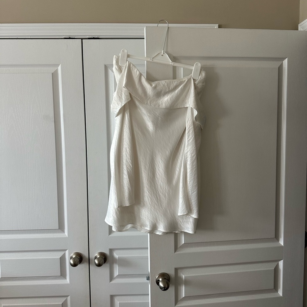 Abercrombie & Fitch White Off-Shoulder Dress